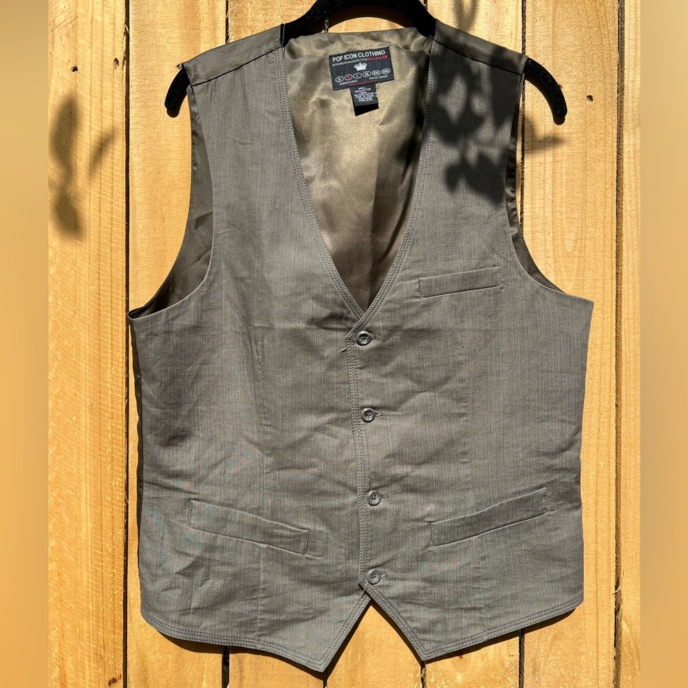 MEN’S BUCKLE POP ICON CLOTHING VEST.
